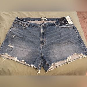 Abercrombie Curve Love High Rise Mom Short size 20